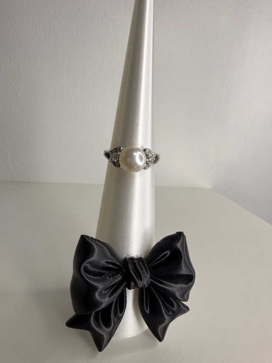 Avon Jewelry - Avon Sterling Silver Pearl Ring - with original box (2011) size 6